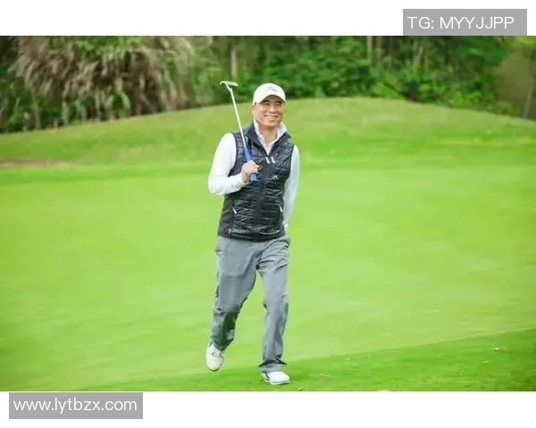 心系故土的足球明星与家乡的情缘与回报之路