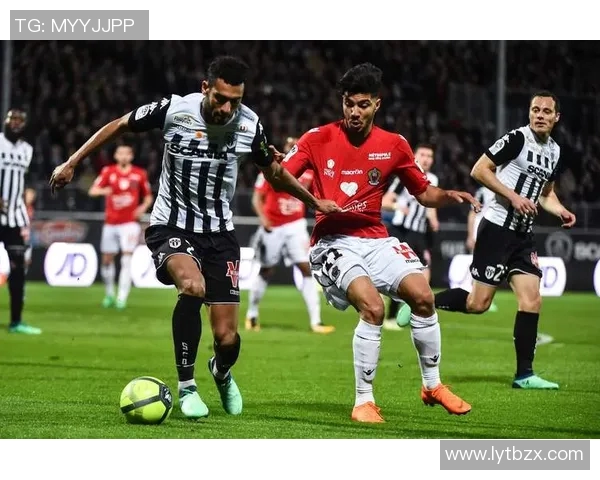 探寻足球界的传奇人物揭晓0号足球明星的真实身份与成就