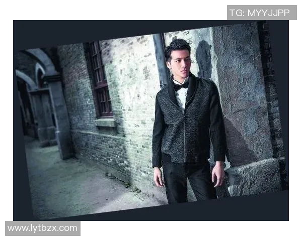 足球明星光头发型的魅力与风格解析让你领略球场上的时尚风范